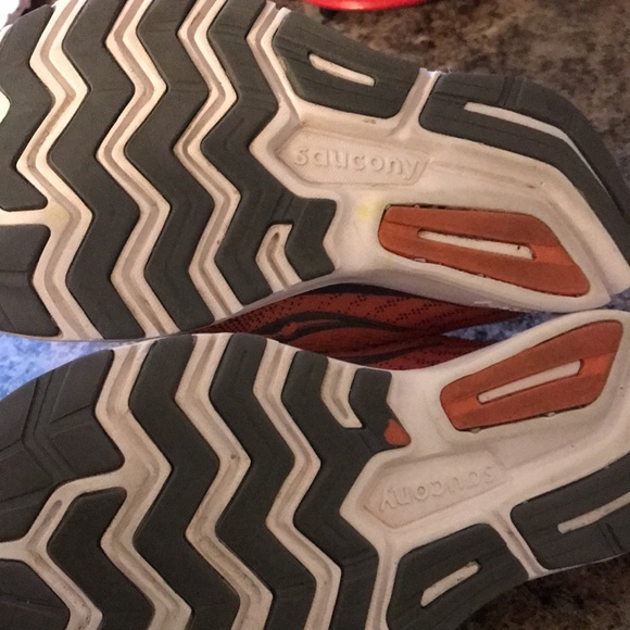 Saucony running shoes size 7used but in good shape - Picture 4 of 5